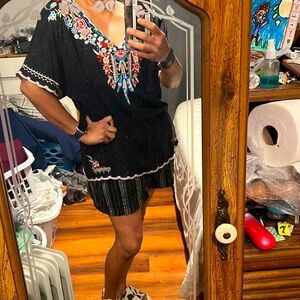 Embroidered Mexican style peasant top B-Neck size L